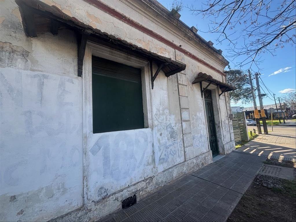 Venta de Casa en Colón, todo a reciclar, sobre Avda. Garzón.
