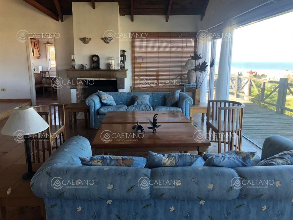 Buena casa en Montoya con vistas plenas al Mar y cerca de l