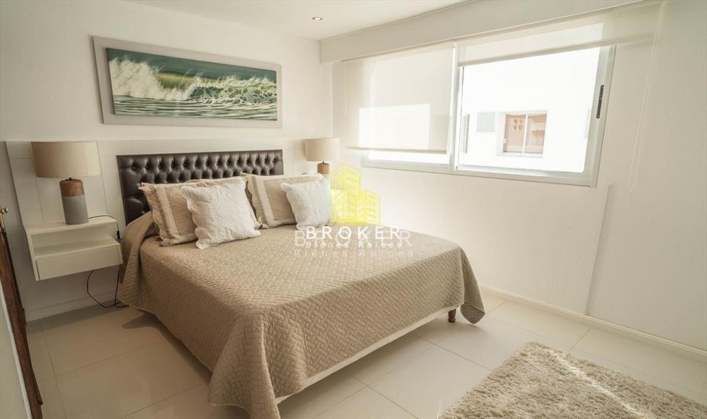 Apartamento En Venta De 6 Dormitorios En Punta
