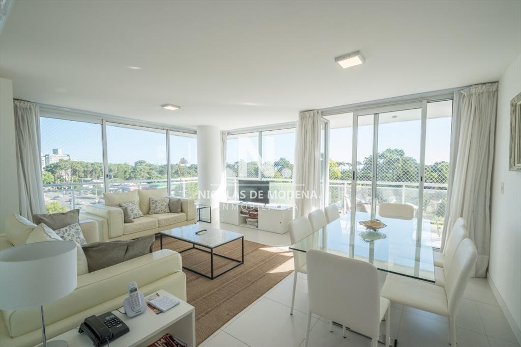 Vende apartamento de 3 dormitorios en Roosevelt,
