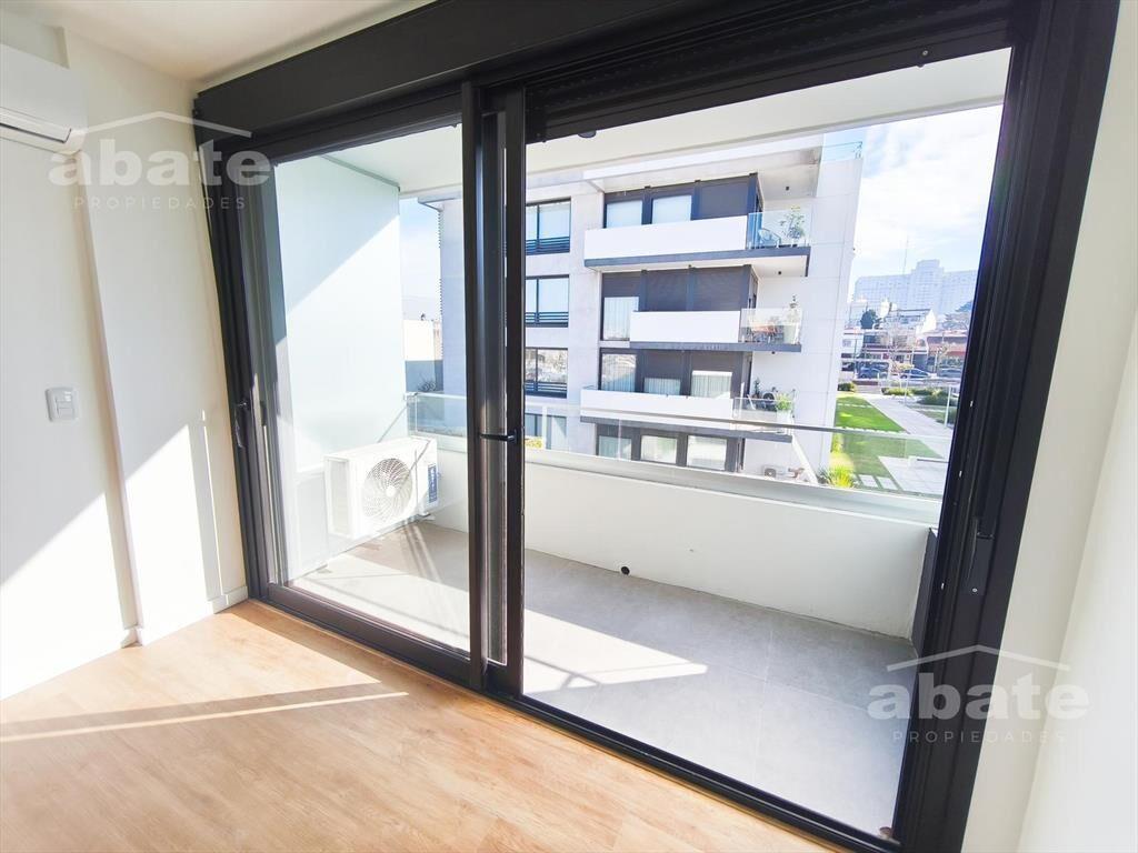 Alquiler de Apartamento con Terraza y Parrillero de uso exc