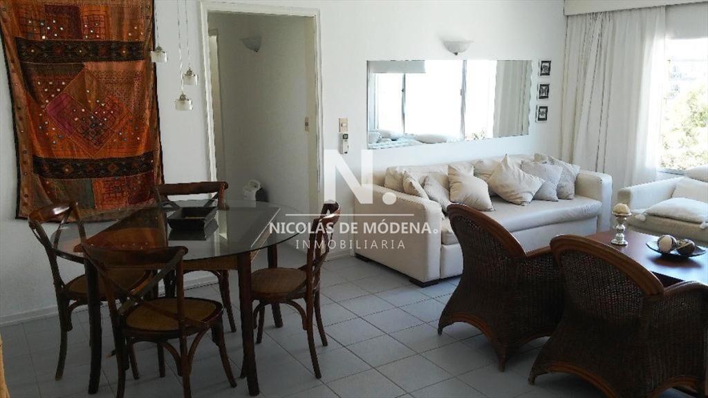 Apartamento en Primera linea, Playa mansa, 2 dormitorios *
