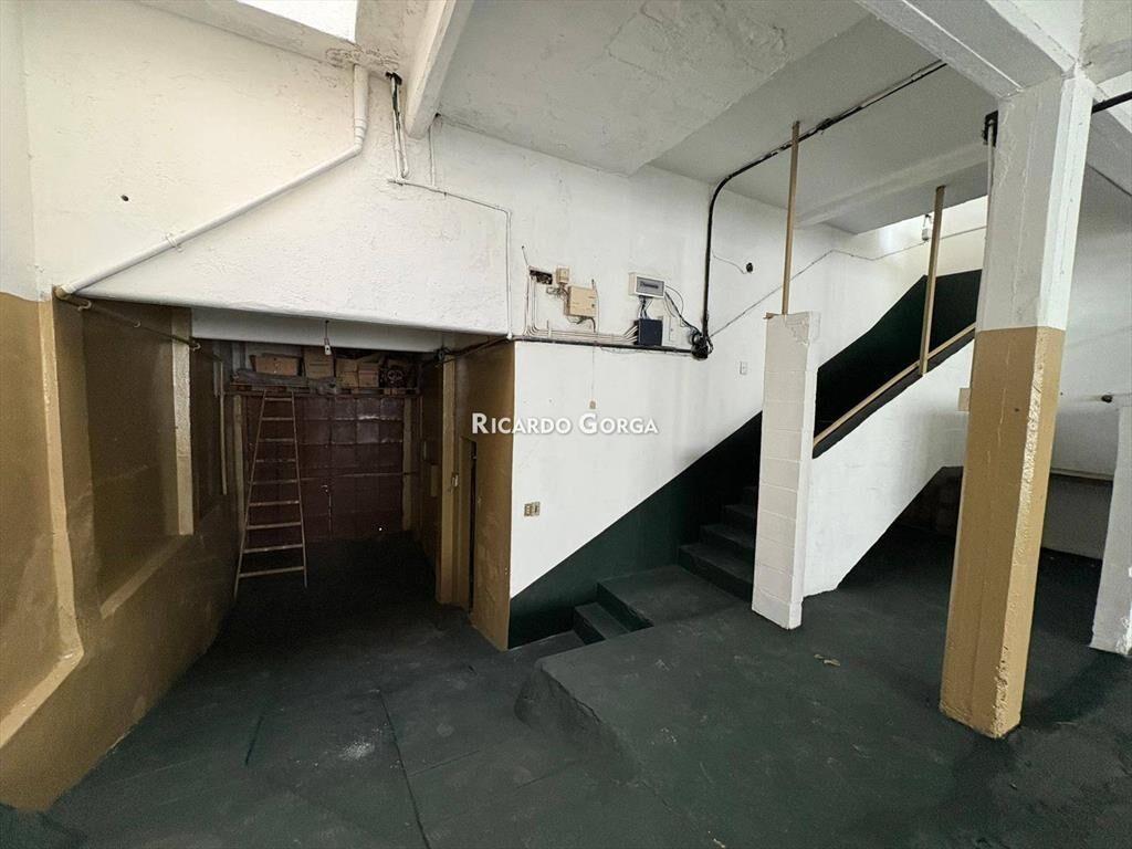 Casa de 4 dormitorios + Local en Venta a metros de Av. M...