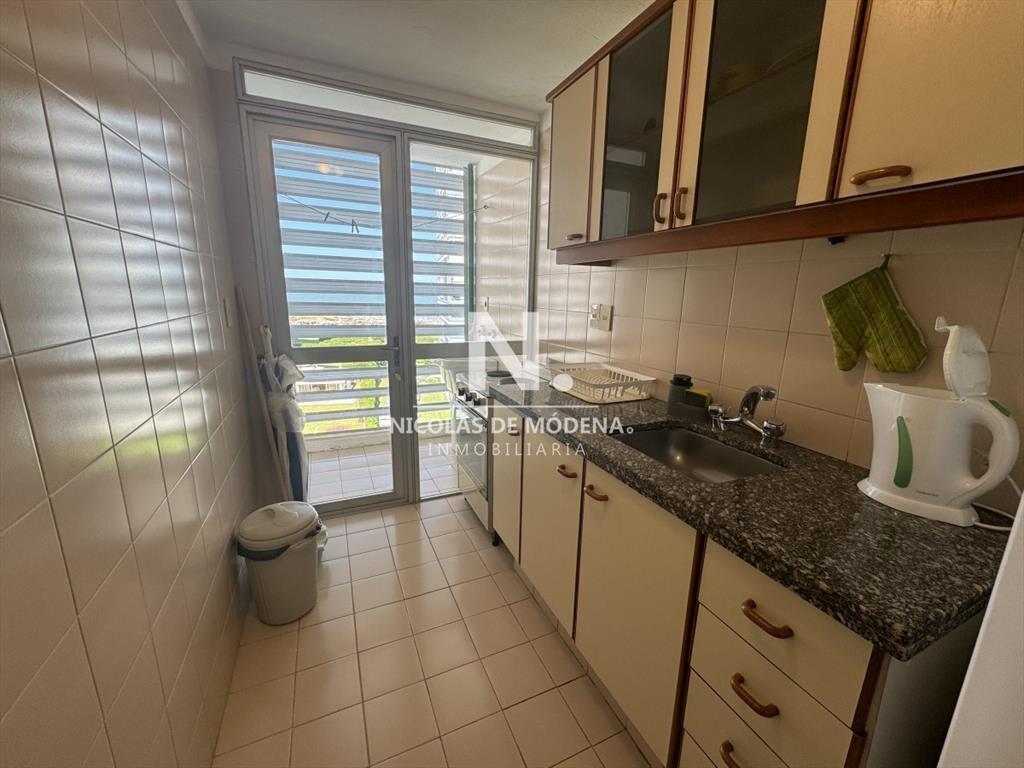 Apartamento de 1 dormitorio con vista al mar en