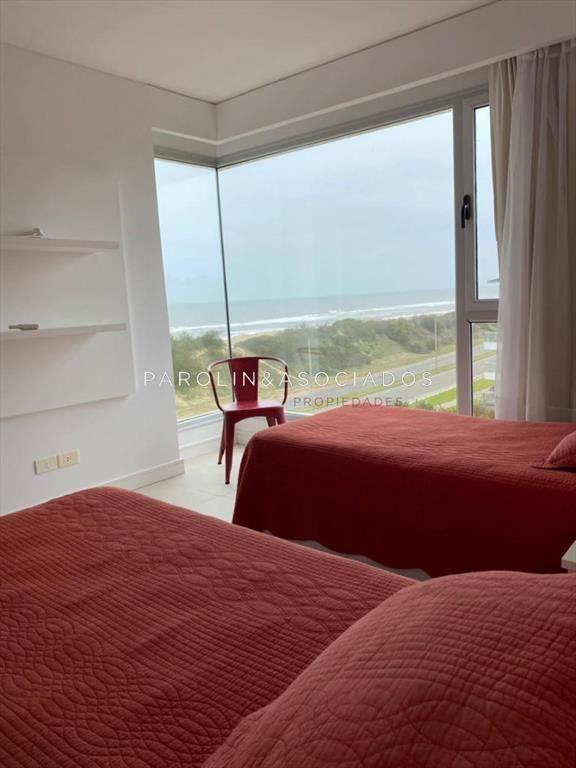 Apartamento 3 suites y dependencia en playa brava