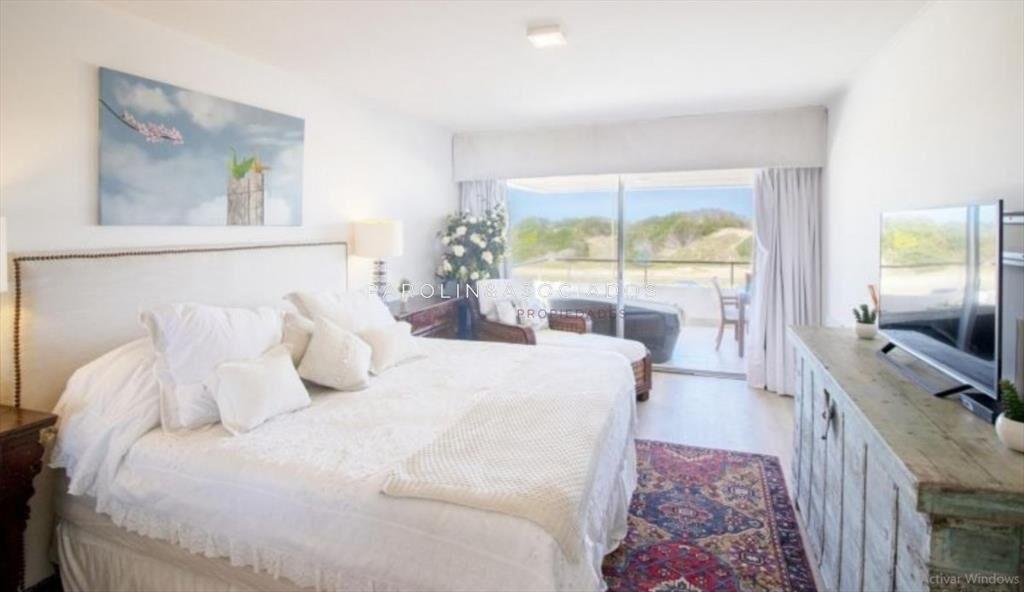 Apartamento de 4 dormitorios en Esturión Punta