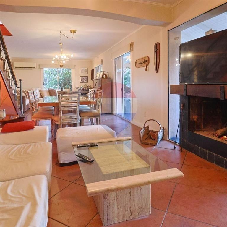 VENTA CASA LOMAS DE LA TAHONA 3 DORM SERV Y ESCRI