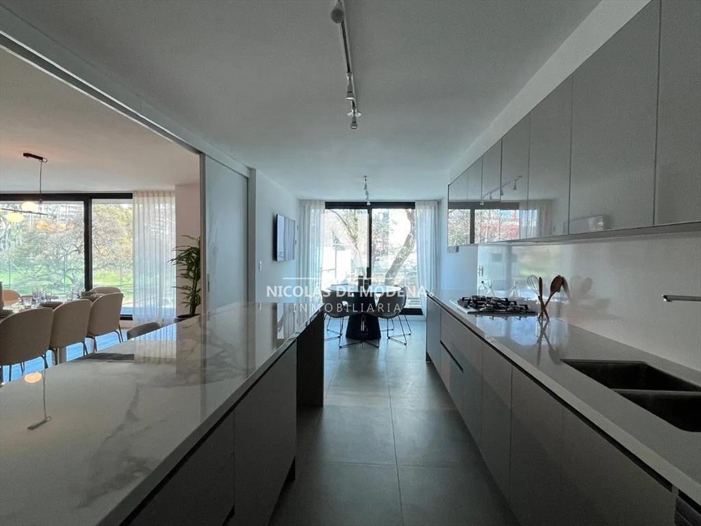 Venta Apartamento de 3 Dormitorios con cochera.