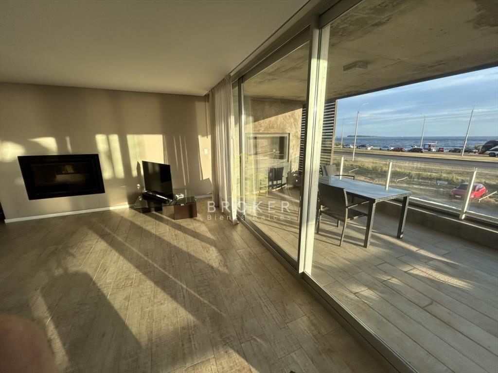 Venta Departamento tipo Casa! 3 suites frente al