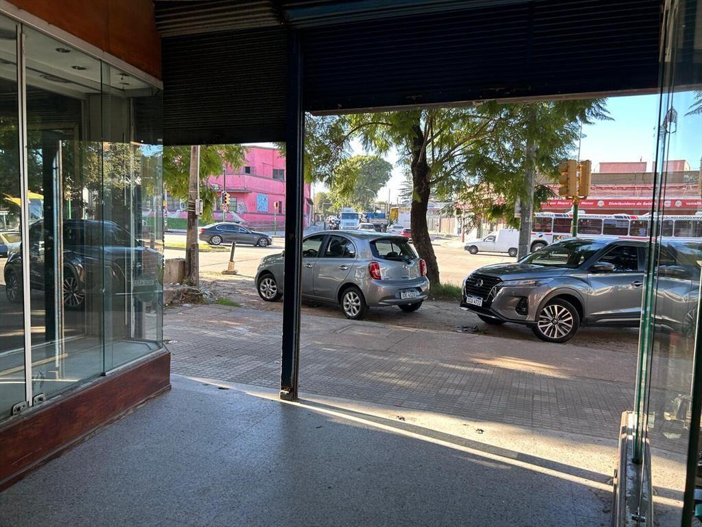 venta gran padrón en maroñas sobre General Flores esquina J