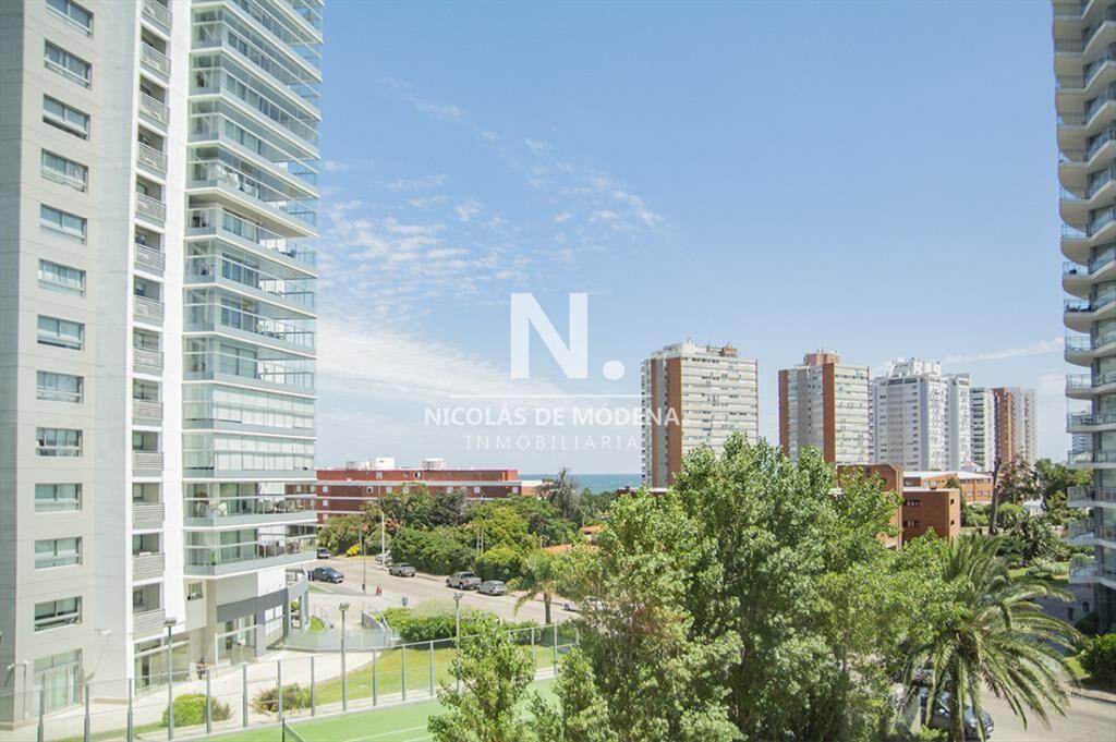 Vende departamento en Mansa de 3 dormitorios, con