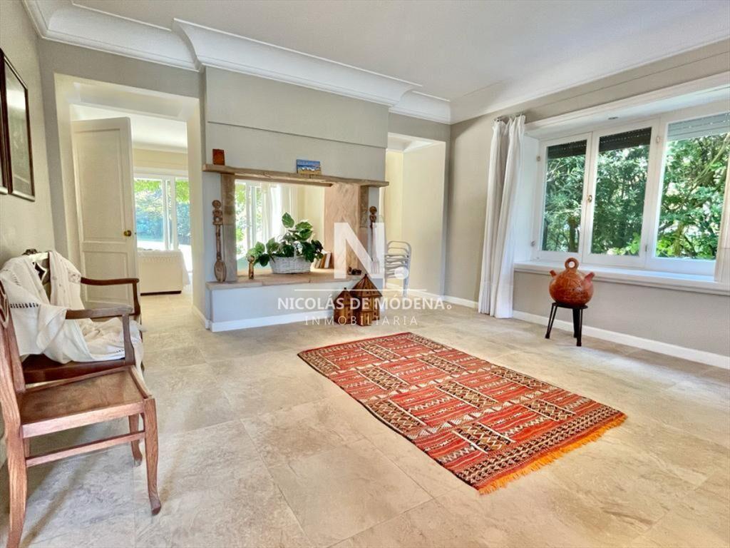 Hermosa casa en venta en Playa brava a cuadra y