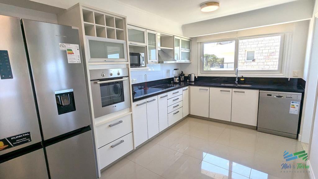 Venta de Apartamento 4 DORMITORIOS con vista al