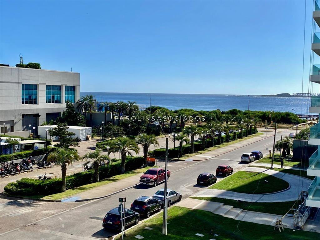 Apartamento en venta Playa Mansa 3 dormitorios