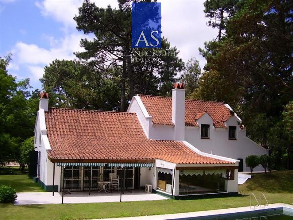 Casa 4 dormitorios en Playa Mansa Punta del Este