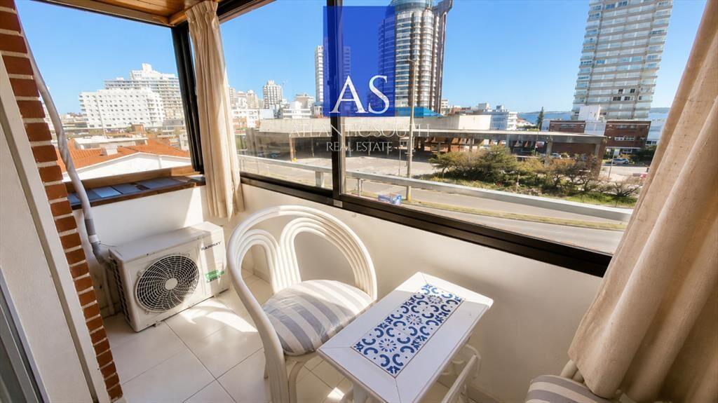 Apartamento esquinero frente al mar Punta del