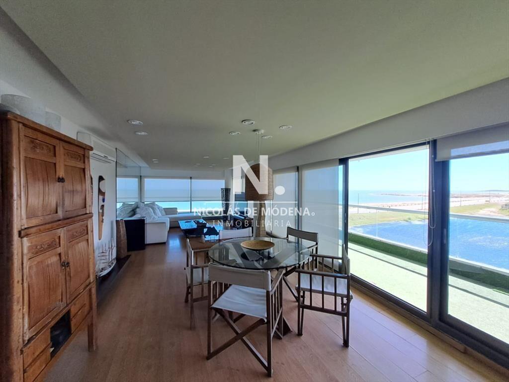 Espectacular PentHouse de primer linea frente al