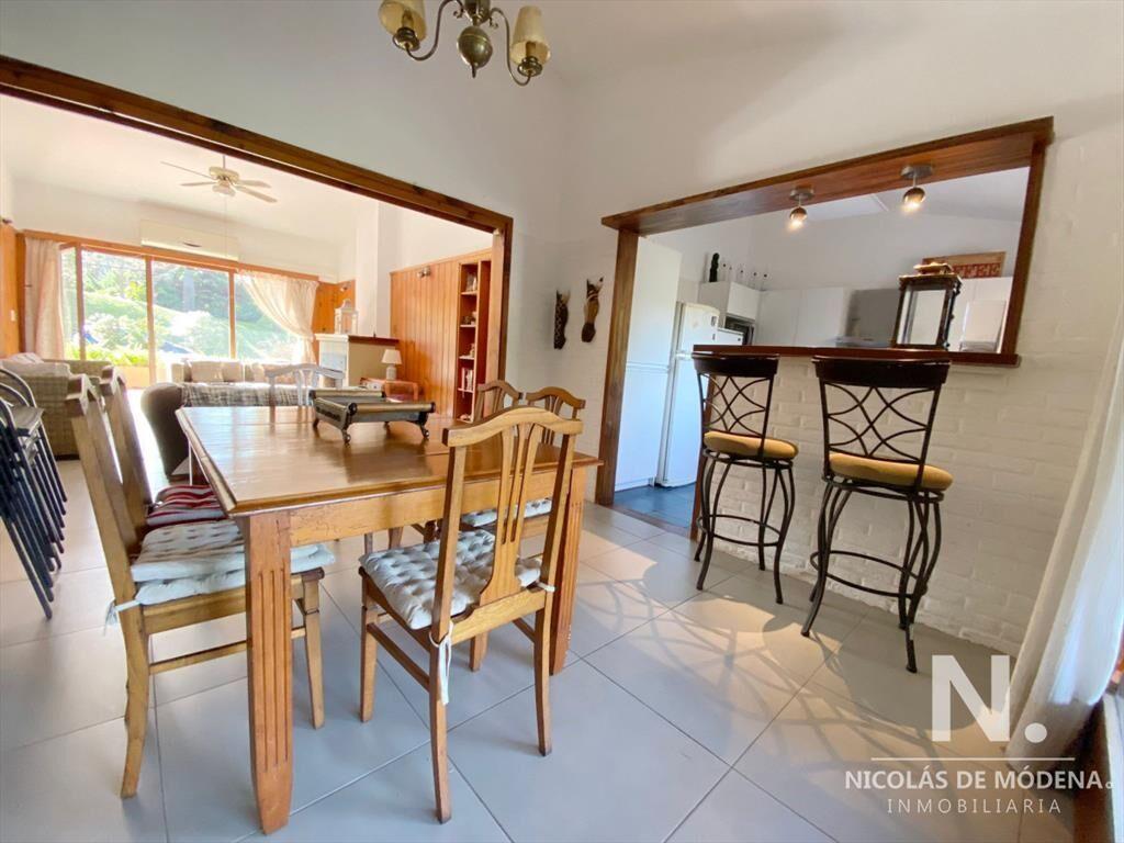 CASA EN VENTA DE 6 DORMITORIOS, PINARES PUNTA DEL ESTE