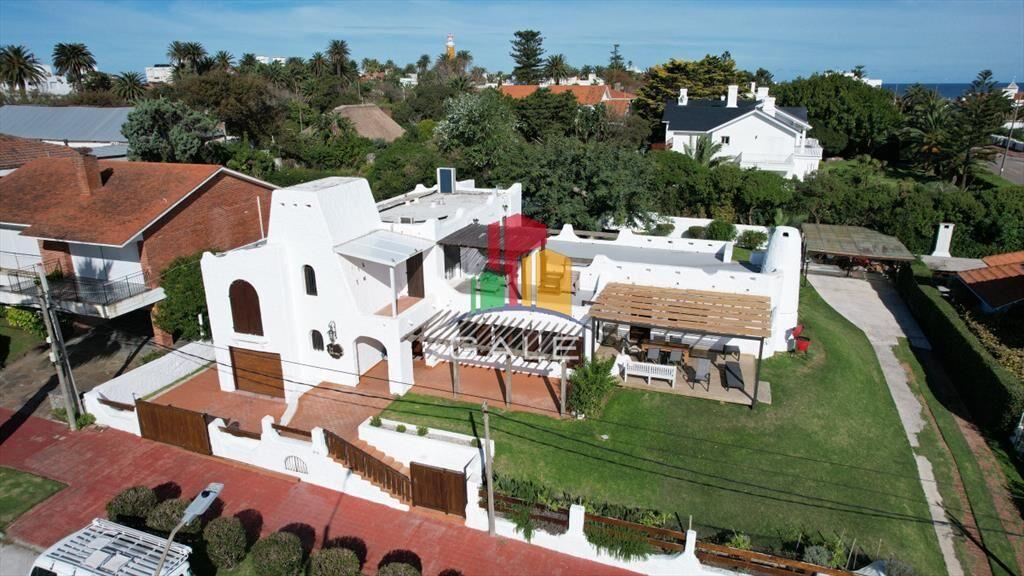 Chalet en venta con vista al mar en casco de la