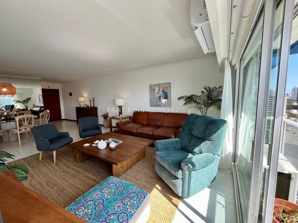 Apartamento en venta de 3 dormitorios en Punta