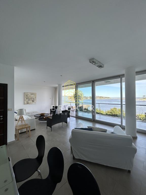 Venta de espectacular apartamento de 3 dorm. en .