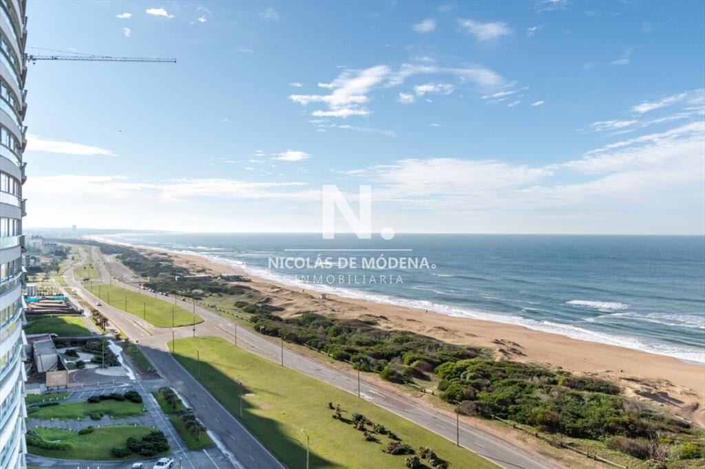 En venta apartamento de 3 dormitorios en suite,
