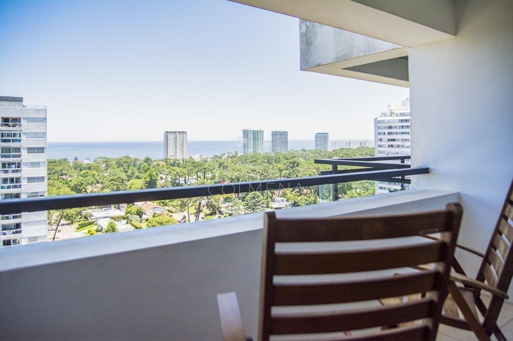 Vende apto de 2 dormitorios con vista al mar en