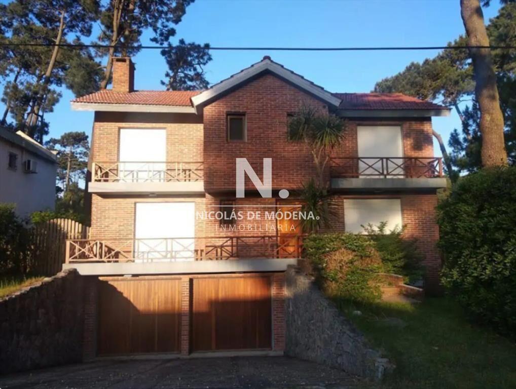 Vende casa en pinares de 4 dormitorios en Punta