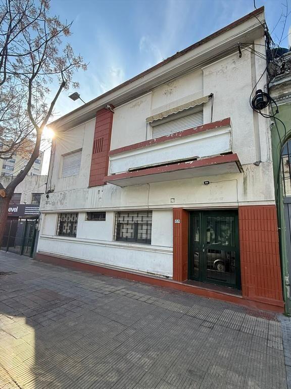 Venta apto Tres Cruces 2 dormitorios patio c renta