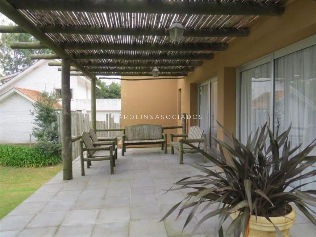 CASA DE 3 DORMITORIOS EN SOLANAS, PUNTA BALLENA