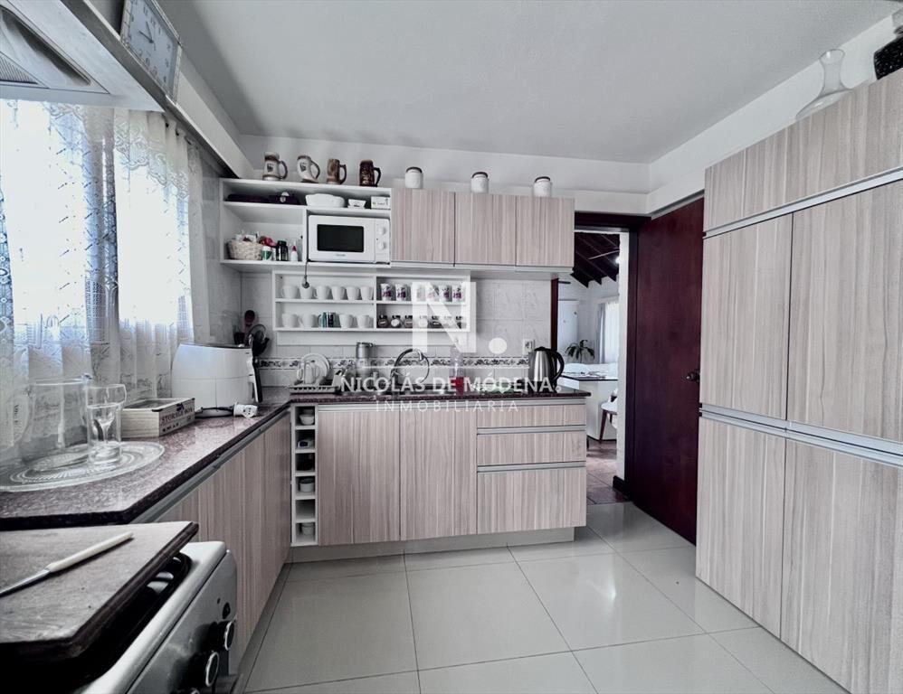 Alquila casa en Punta del Este de 4 dormitorios, excelente