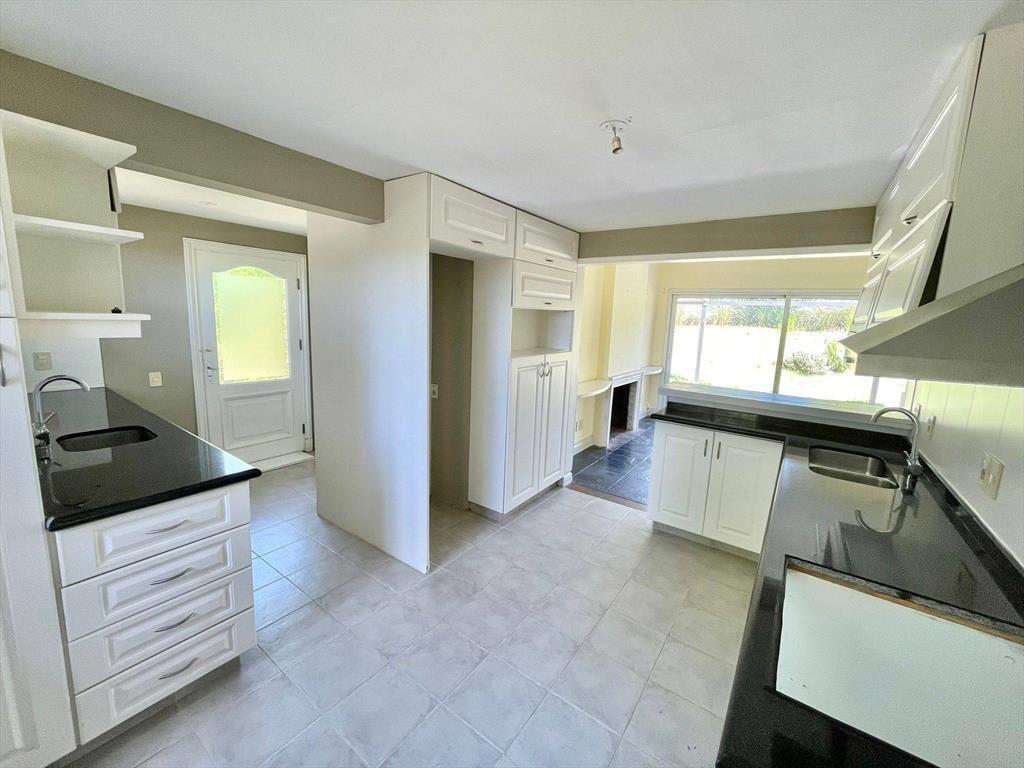 Venta Casa de 4 dormitorios y servicio en Altos de la Tahona