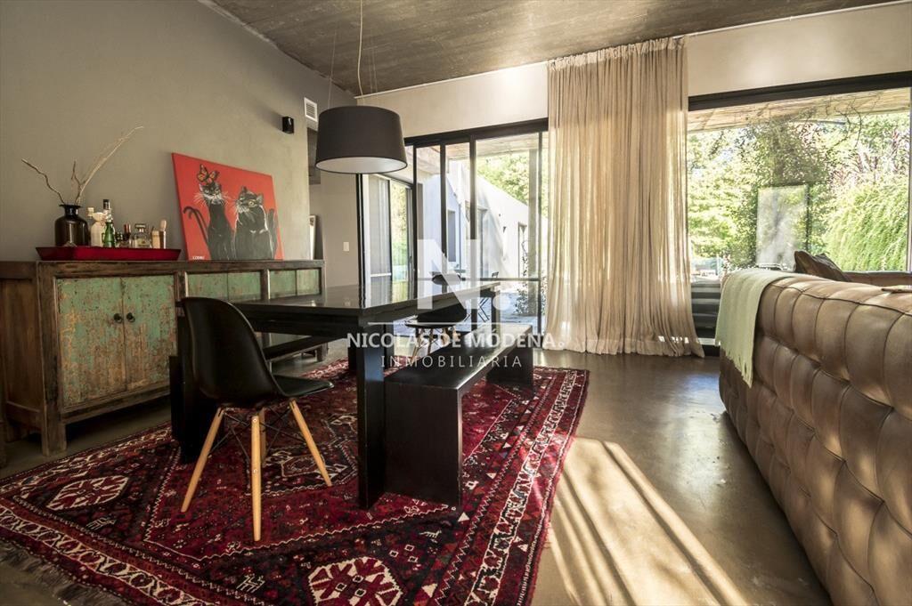 Excelente casa de estilo Minimalista en Barrio La