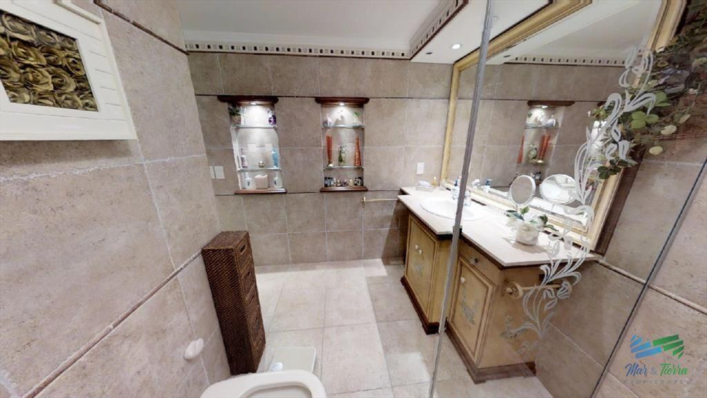 Espectacular planta, reciclada con materiales de