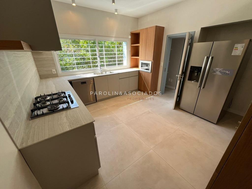 Chalet en PenÃnsula en venta, de 4 dormitorios.