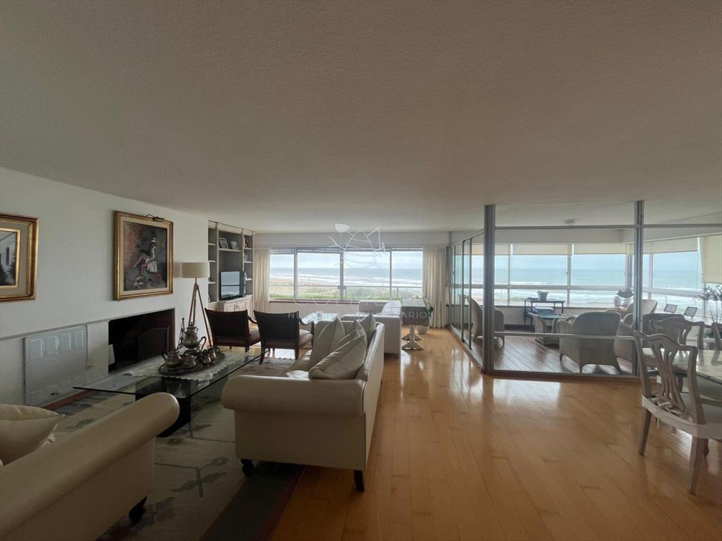 Apartamento en Venta de 3 dormitorios en Punta ,