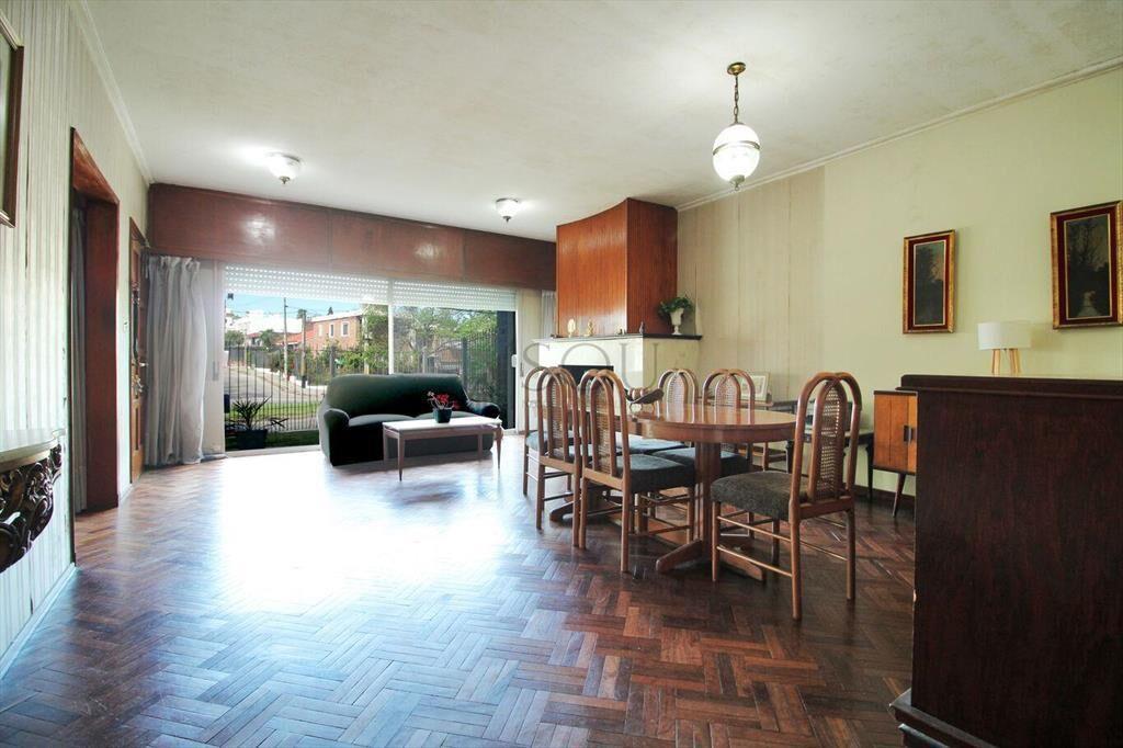 Venta casa cuatro dormitorios más escritorio, patio y garag