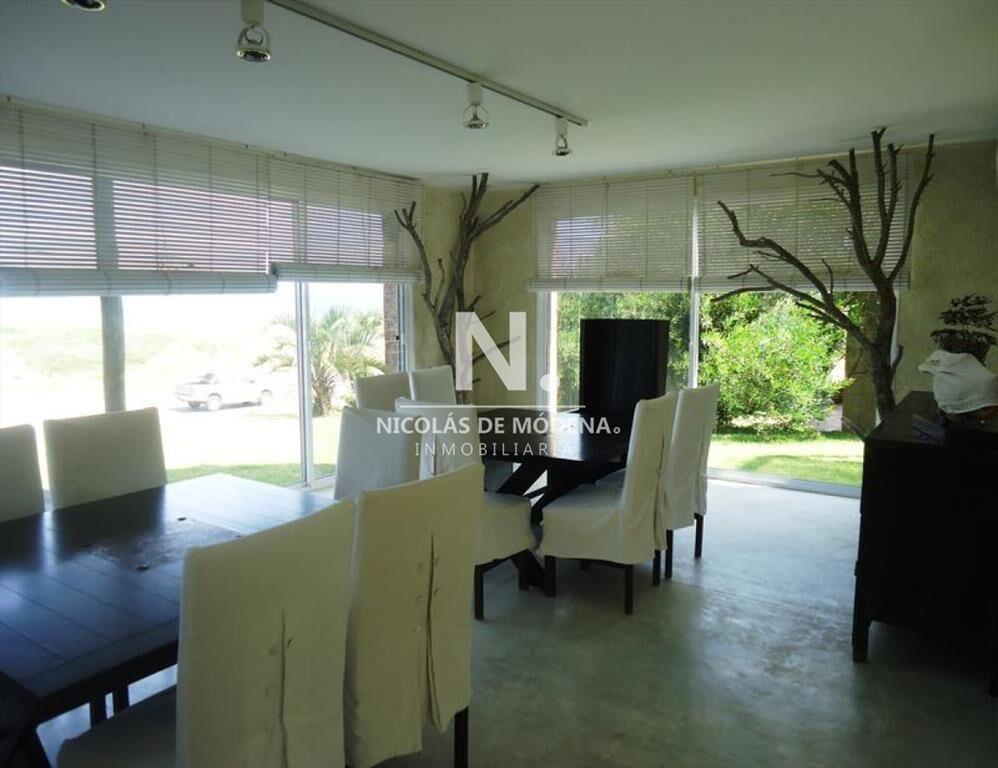 Excelente casa frente al Mar en la zona Montoya de 4 dormit