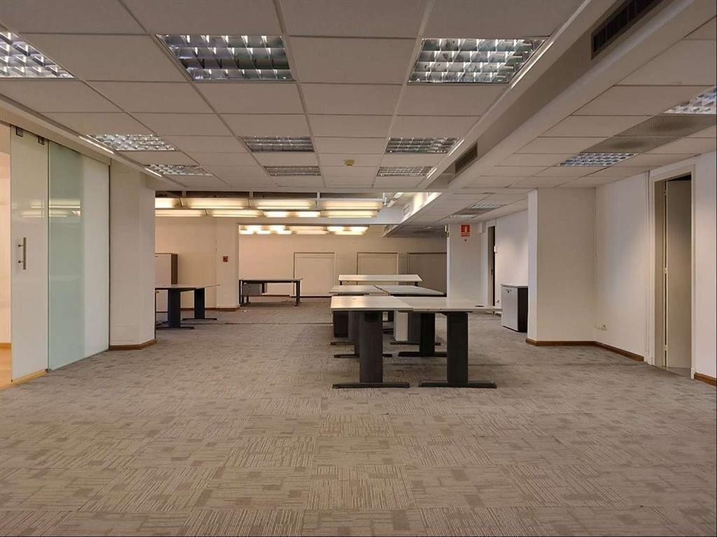 ALQUILER OFICINA - PLAZA INDEPENDENCIA - CENTRO