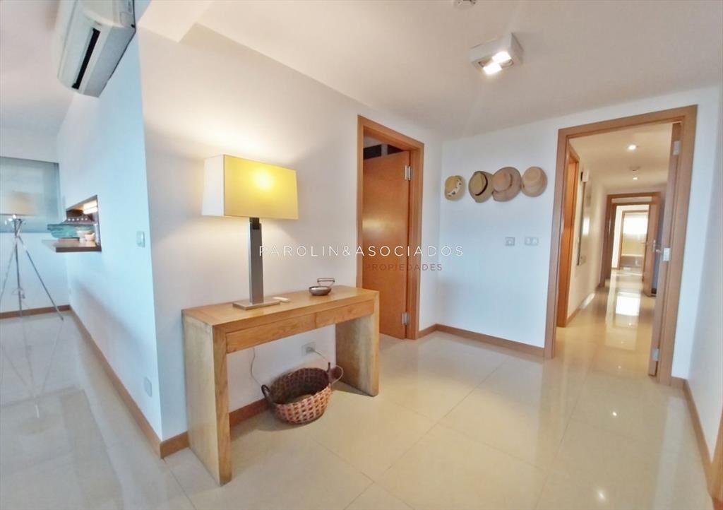 Apartamento en venta de 3 dormitorios + en Punta