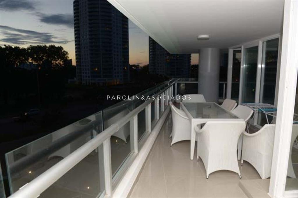 Departamento en Venta de 3 Dormitorios + en Torre