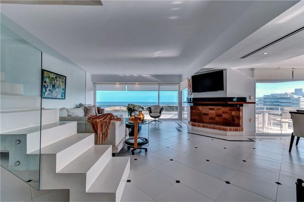 APARTAMENTO PENTHOUSE EN ALQUILER FRENTE AL MAR