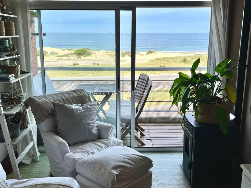 Apartamento de 2 dormitorios en playa Brava, del