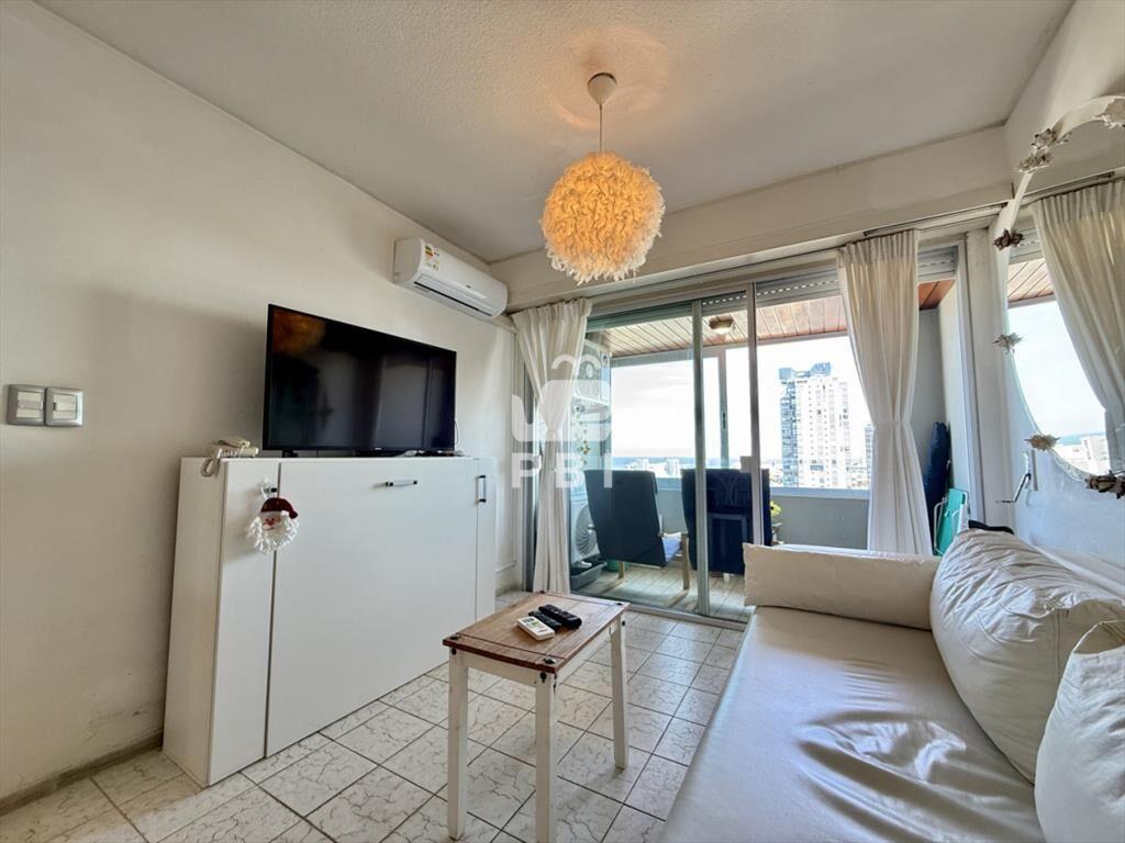 1 DORMITORIO EN PENINSULA CON SERVICIOS - VAN - :