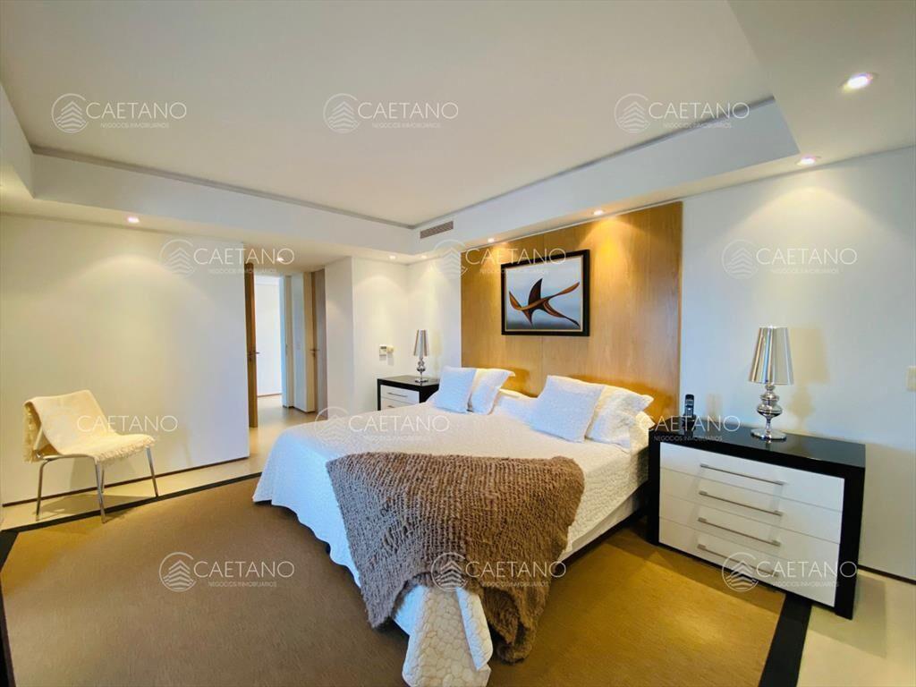 Alquiler de Penthouse seis dormitorios y dependencia Frente