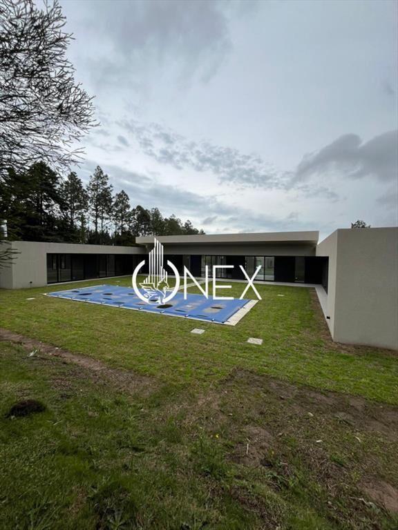 SE VENDE CASA EN BARRIO PRIVADO CARMEL