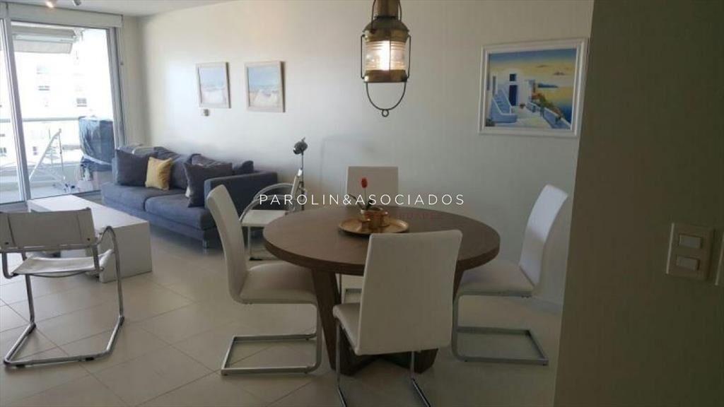 Apartamento de 2 dormitorios en Season Tower, del