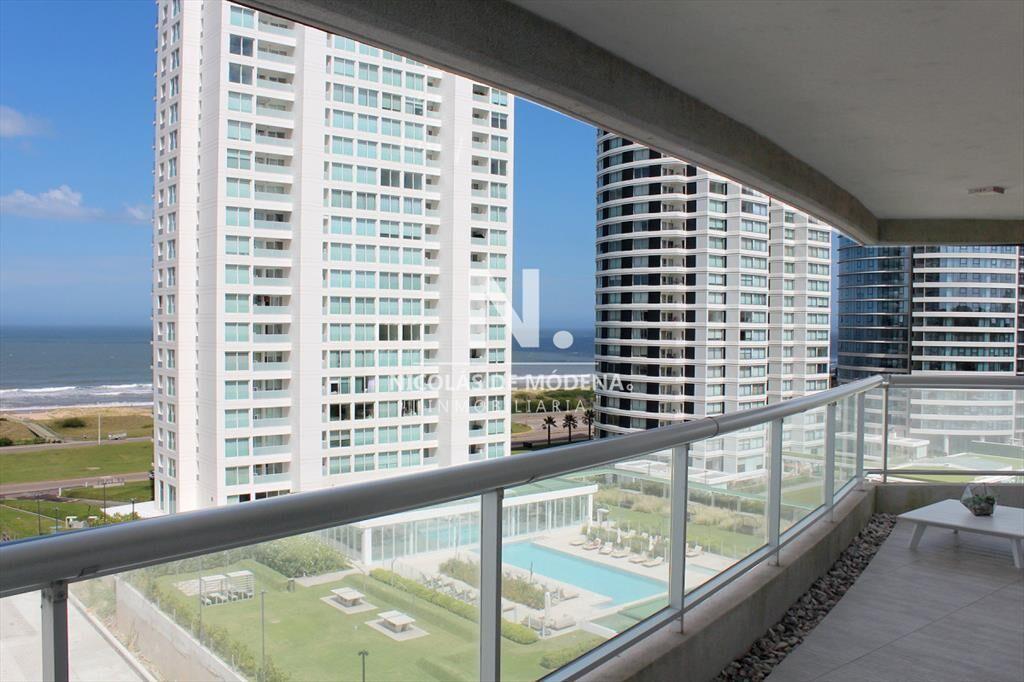 Vende apartamento de 3 dormitorios con parrillero