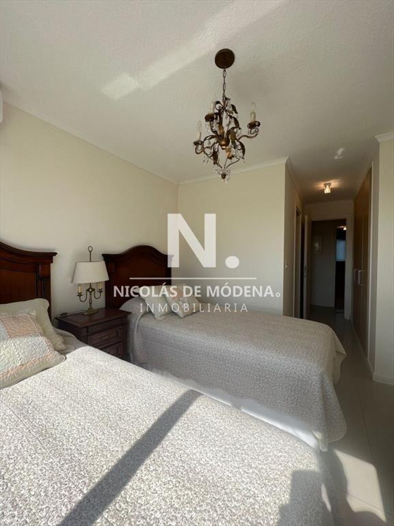 Vende apartamento de 3 dormitorios en Roosevelt.