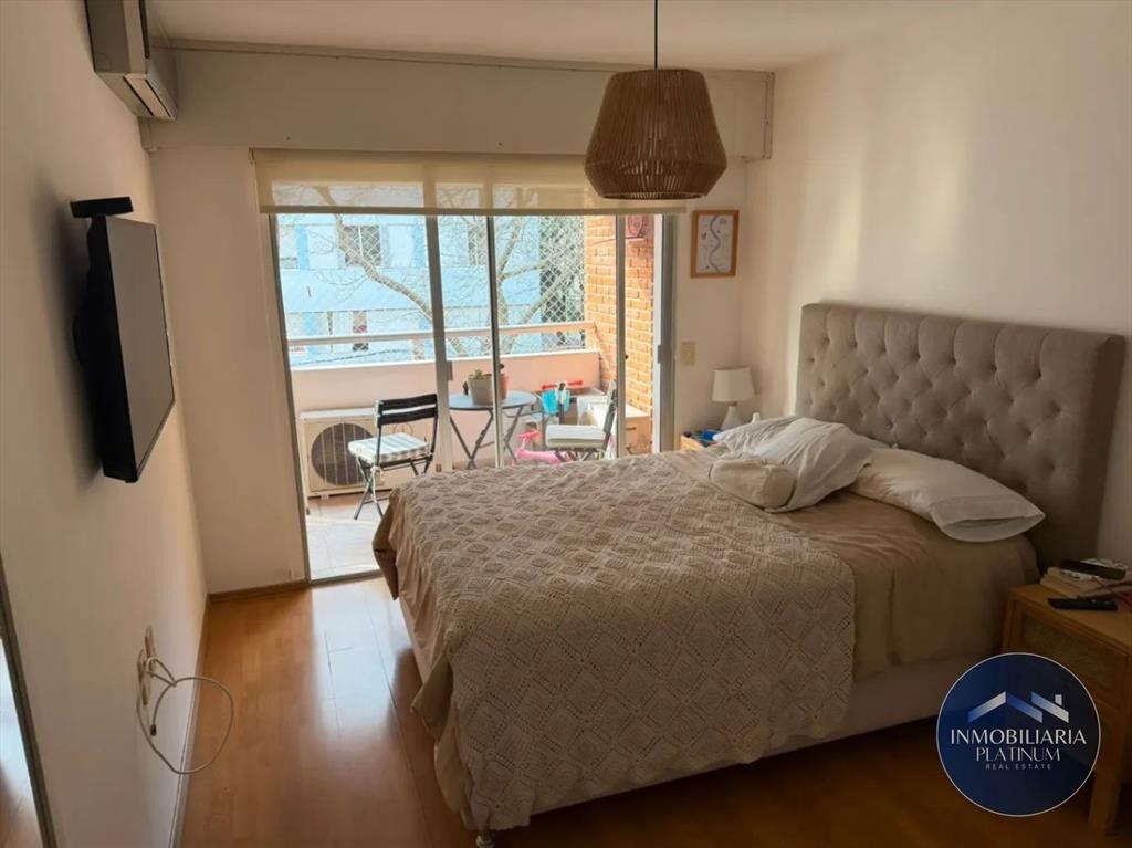 Apartamento en venta c/ cochera en Punta Carretas